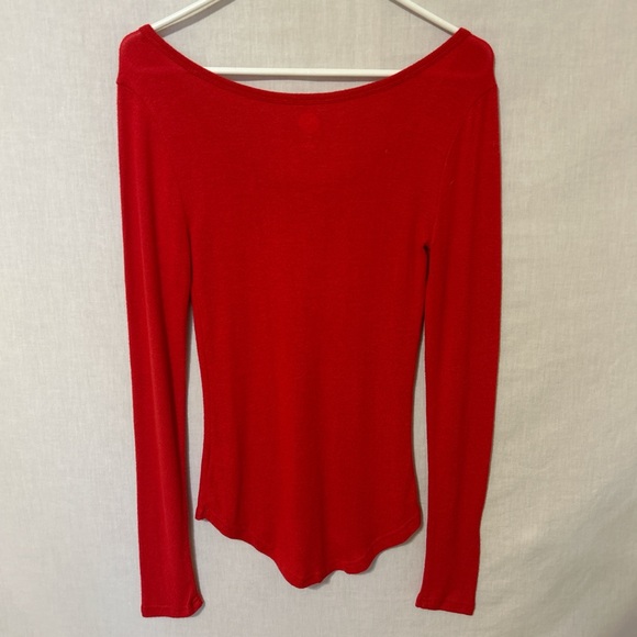 So red V-neck shirt - Picture 3 of 3